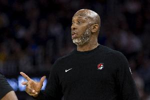 出大事了！開拓者主教練比盧普斯也因參與賭球被逮捕！