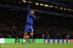 隱身，吉烏本場(chǎng)76分鐘時(shí)間只有10次觸球，對(duì)手半場(chǎng)只有2次