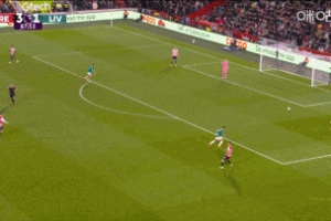 還有機會！索博傳中，薩拉赫一停一射右腳凌空斬破門！