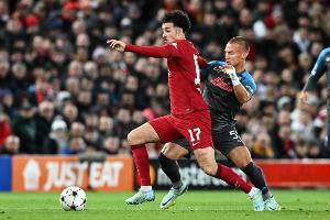 斯洛特：瓊斯的傷情等待確認，他要求被換下但能自己走下場