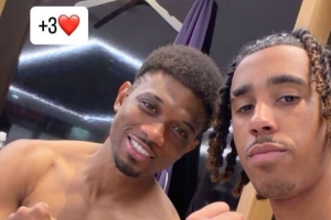 力克布萊頓！約羅社媒曬賽后更衣室與阿瑪?shù)鲁嗦闵仙碜耘模?3分