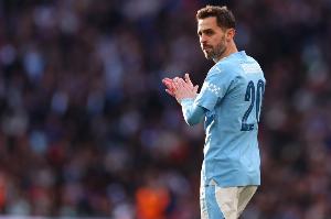 不敵維拉！B席：賽季結(jié)束還早不用過(guò)早下結(jié)論 我們的逼搶很糟糕