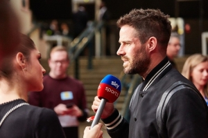 小雷：現(xiàn)在的利物浦本是我上賽季初預料的，他們會找回狀態(tài)的