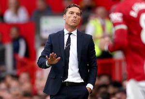 伯恩利主帥：上半場我們踢得不錯，但比賽勢頭是難以名狀的東西