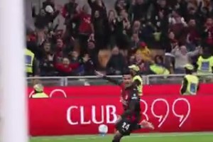 現(xiàn)場(chǎng)球迷視角！阿特卡梅的絕平進(jìn)球，魔笛的傳球也很棒